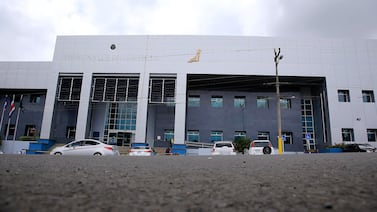 Docente que llevaba a alumna a moteles y a su casa irá a prisión por delitos sexuales