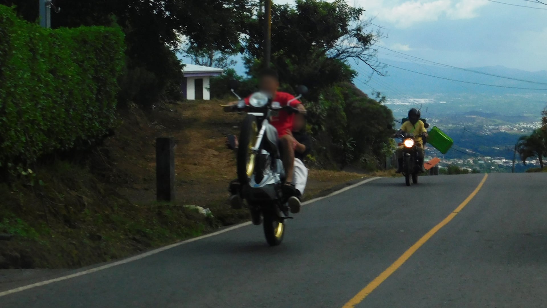 Motociclistas encabezan las muertes en carretera en 2026. La velocidad y la invasión de carril figuran entre los factores asociados.