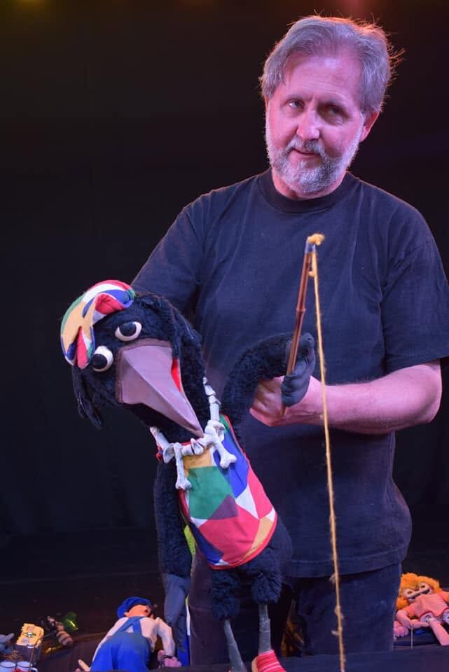 La obra 'Mi vida por un gol' es una tragicomedia escrita y dirigida por Fernando Thiel, que marca su regreso a los escenarios en el Teatro de Bolsillo.