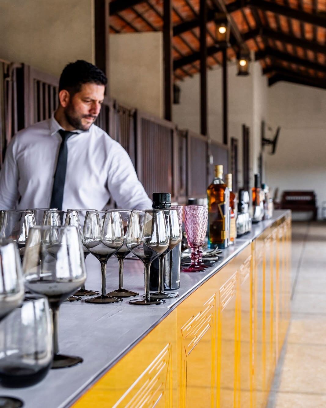 En 2019 Kenneth Flores fundó su marca Cocktails Drinks & More.