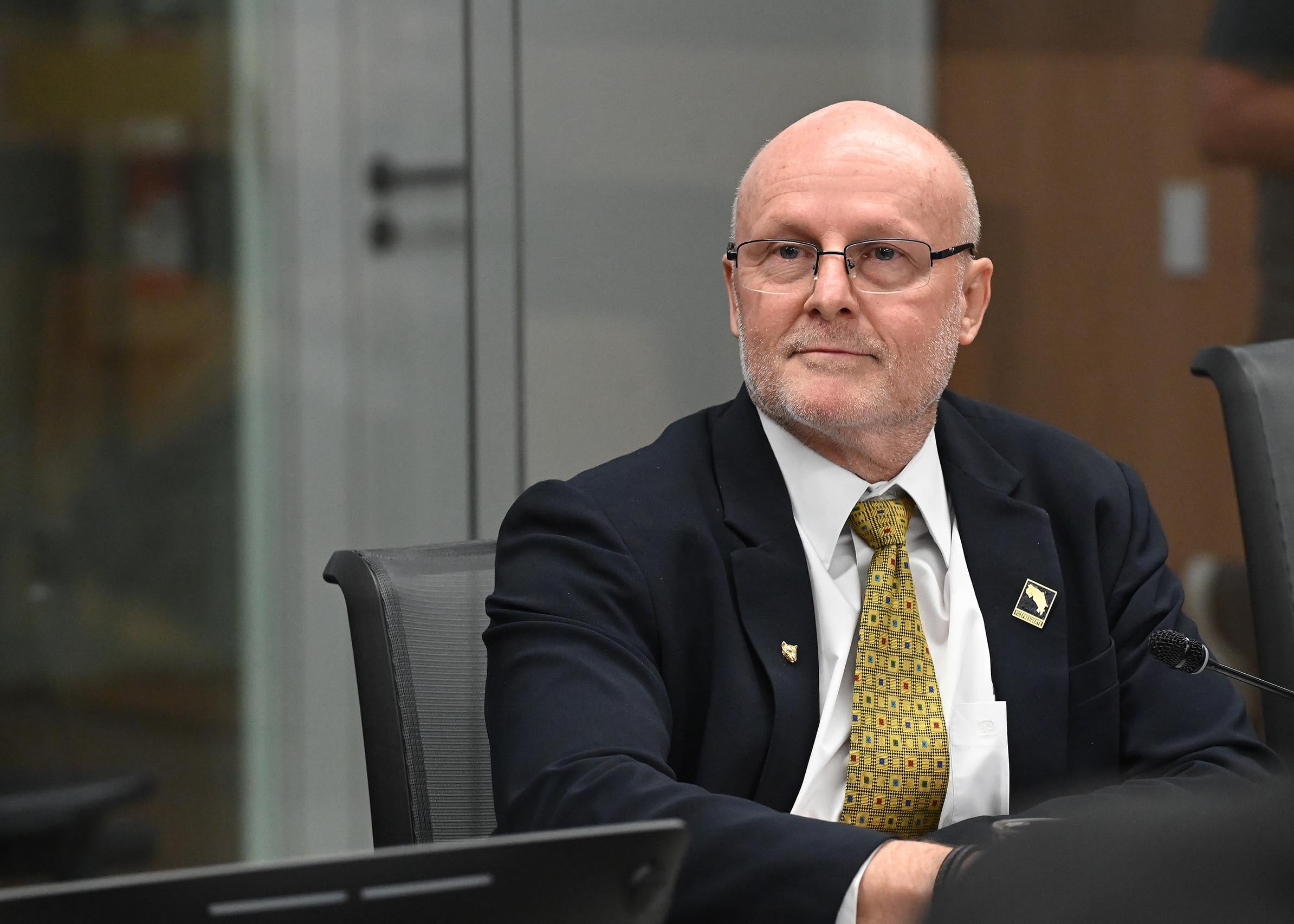 23 de junio del 2025. Asamblea Legislativa. 18:00 hrs. Comparecencia del vicepresidente de la República Stephan Brunner ante comisión legislativa de Control de ingreso y gasto público. Brunner deberá exolicar a los diutados el proceso de investigación contra la Junta Directiva del Banco Nacional destituida por el gobierno el pasado 28 de mayo. En la foto: Stephan Brunner durante el interrogatorio. Foto: Albert Marín