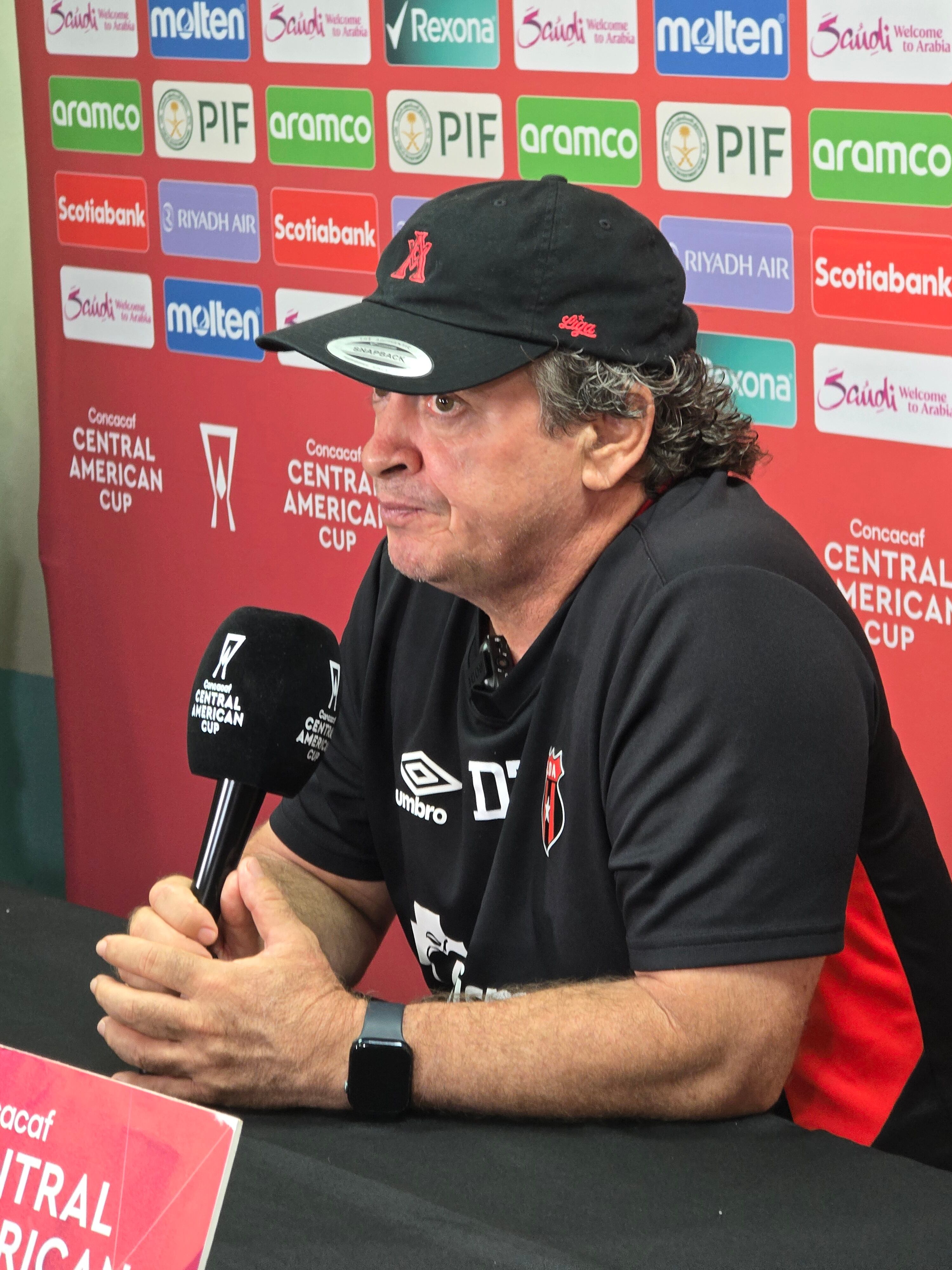 Óscar Ramírez tiene fe de que Liga Deportiva Alajuelense le dará vuelta a la serie ante Motagua, este martes, en el Estadio "Chelato" Uclés.