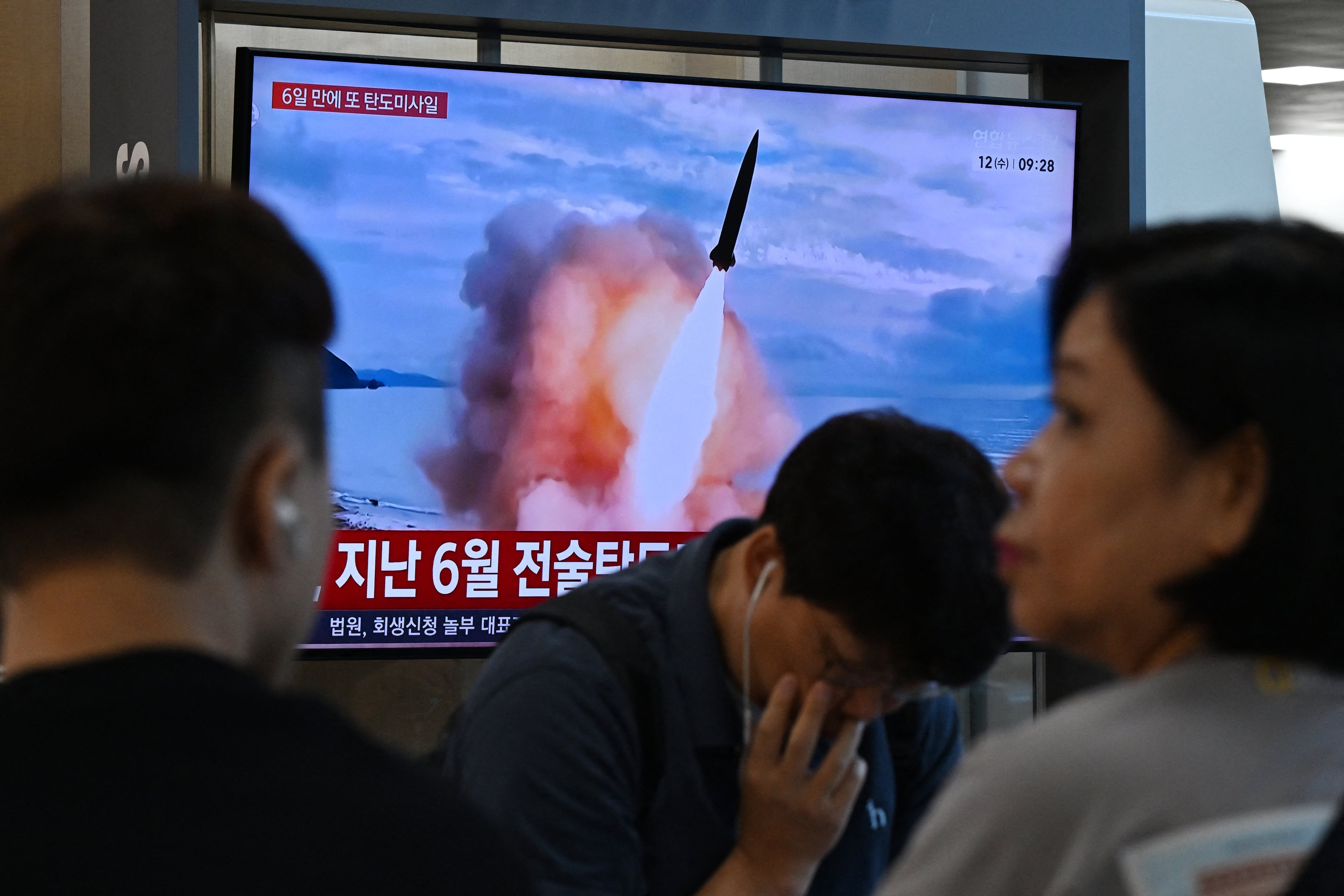 El proyectil recorrió más de 700 kilómetros mientras Japón protestó y Corea del Sur convocó una reunión de emergencia por el lanzamiento.