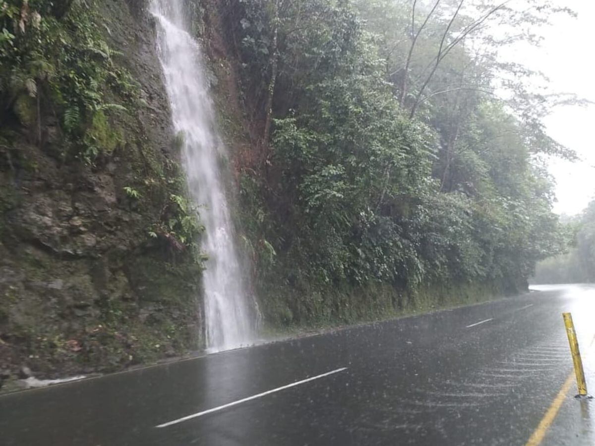 El Cerro de la Muerte y la Ruta 32 se mantienen cerrados de manera preventiva. Foto: Cortesía MOPT.
