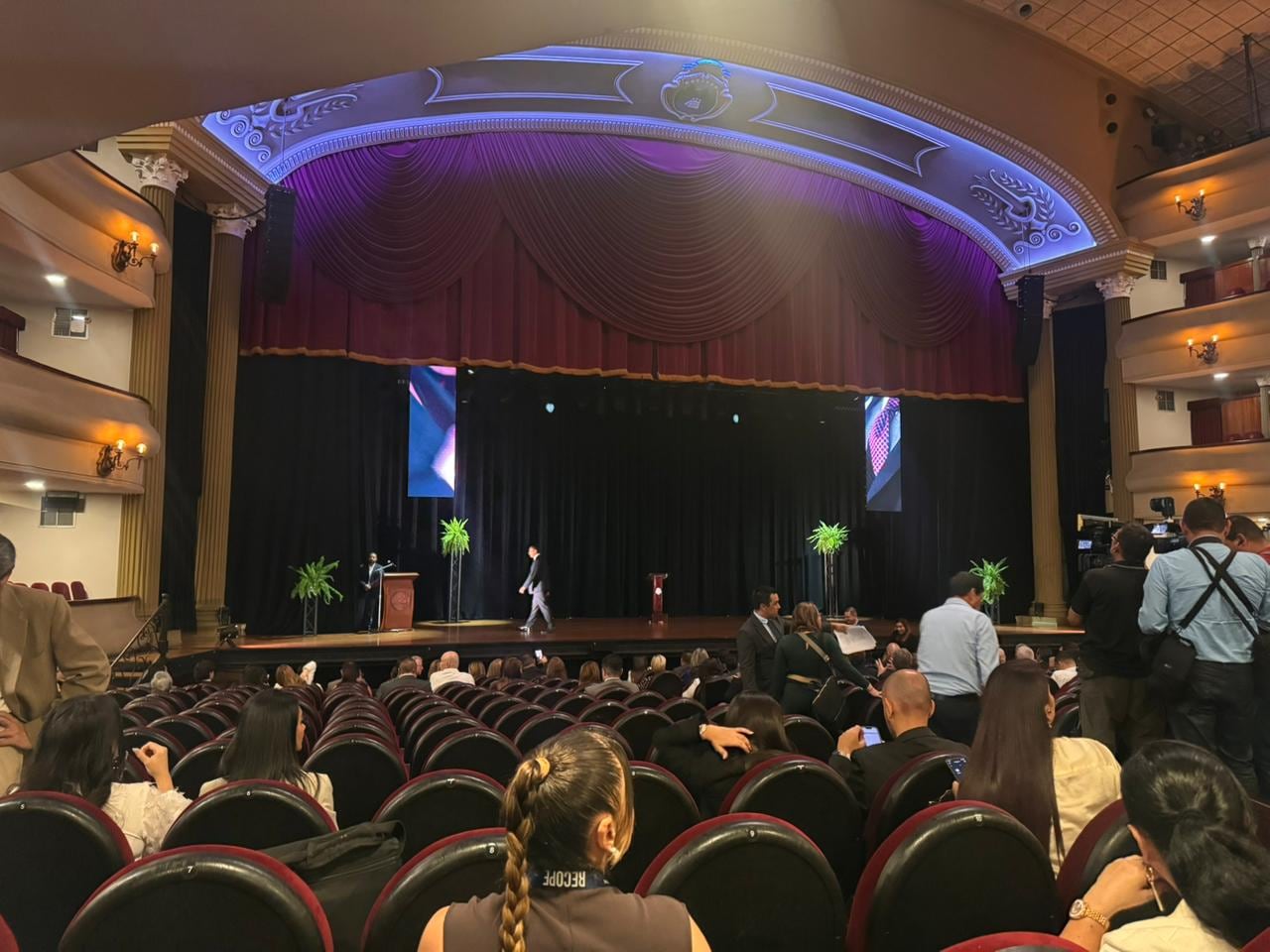 Ya todo está listo para el anuncio del gabinete de Laura Fernández.