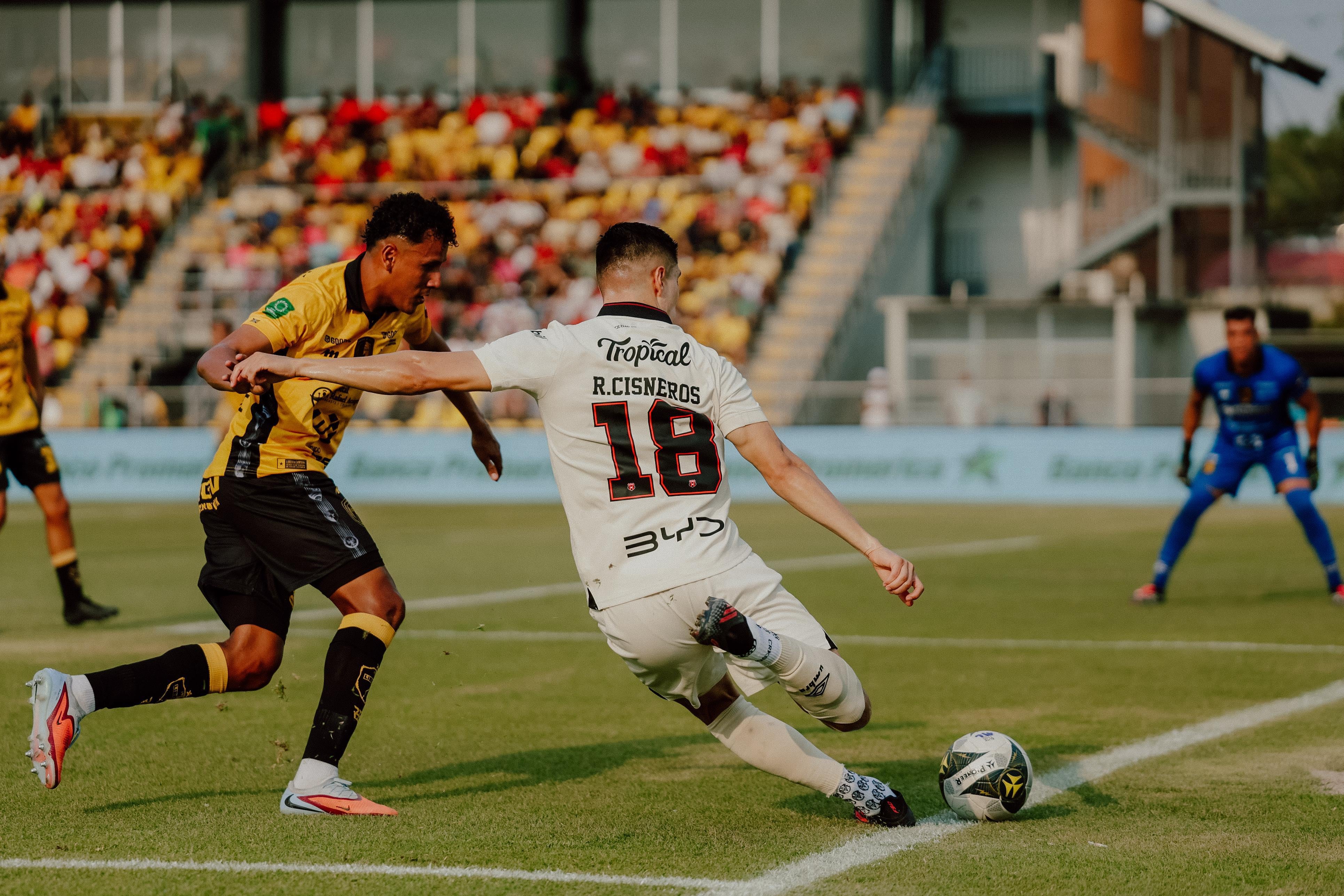 Liberia le ganó a Liga Deportiva Alajuelense en el Estadio Edgardo Baltodano.