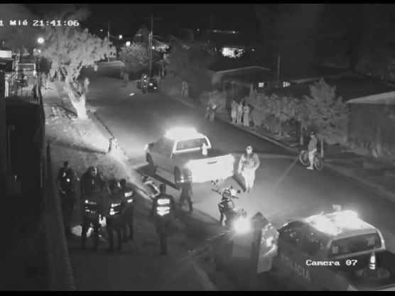 Las cámaras de seguridad del templo captaron a la Policía rodeando la cuadra del templo para detener al sospechoso de agresión. Foto Cortesía.
