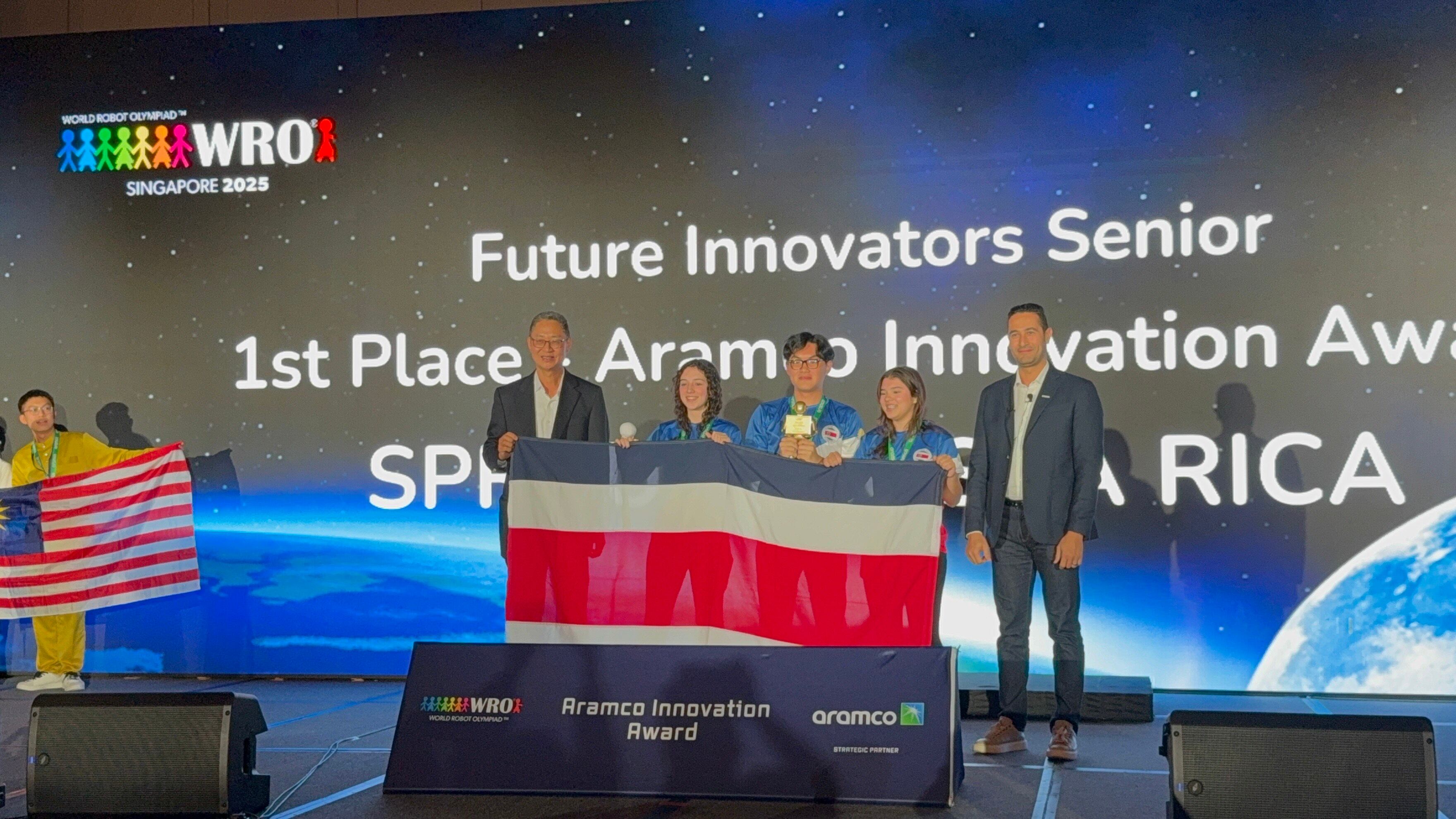 El equipo costarricense ganador, Sprout, conformado por los jóvenes costarricenses Alanna Music, Emma Music y Joel Chen. Fotografía: