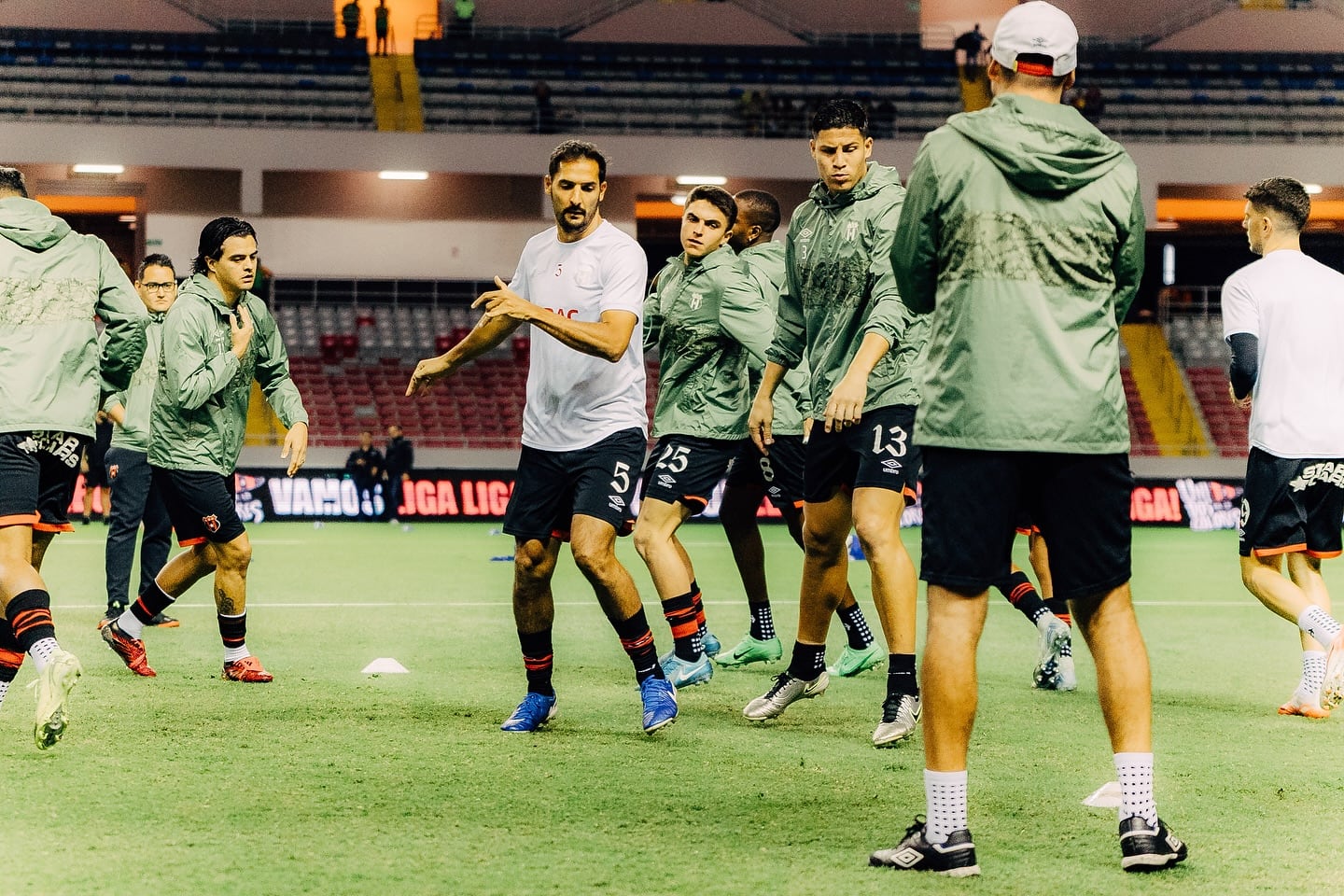 Santiago van der Putten lucha para que este sea el semestre de su consolidación en Liga Deportiva Alajuelense.