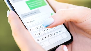 ¿Qué debe revisar en su celular si se calienta?