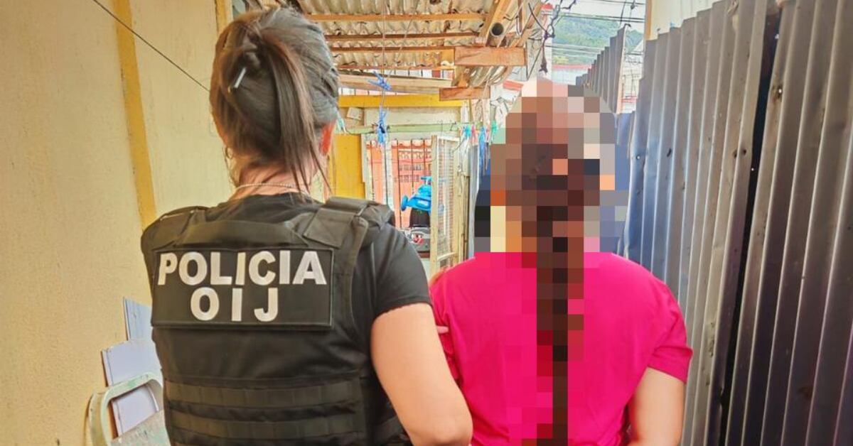 Segura, de 30 años, habría vendido información de clientes bancarios a una organización criminal dedicada a las estafas.