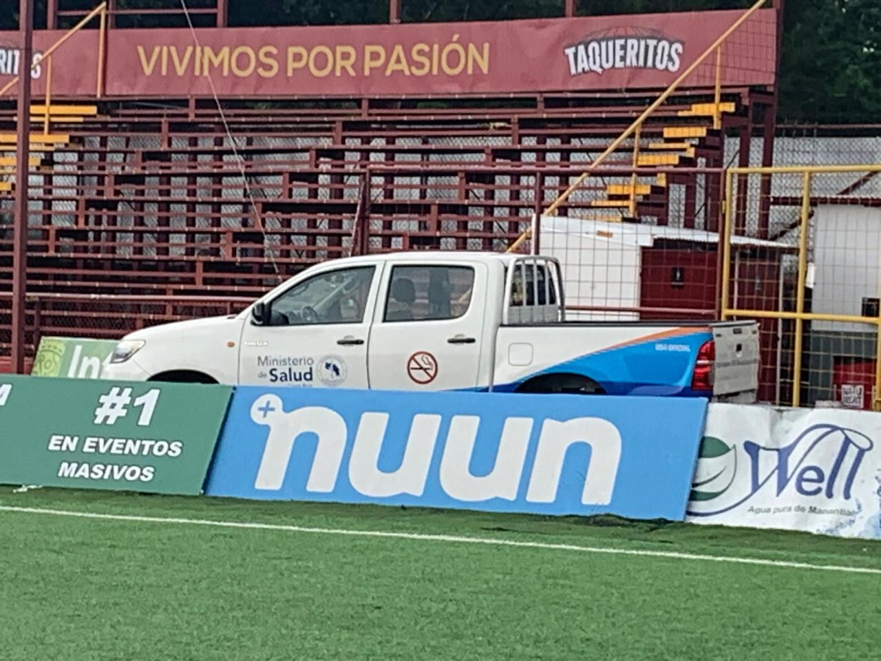 El Ministerio de Salud llegó al estadio Carlos Alvarado, sede del Herediano en el presente torneo.