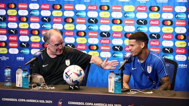 Marcelo Bielsa irreconocible con su propio jugador: ‘Es vulgar, llegó producto de la suerte’