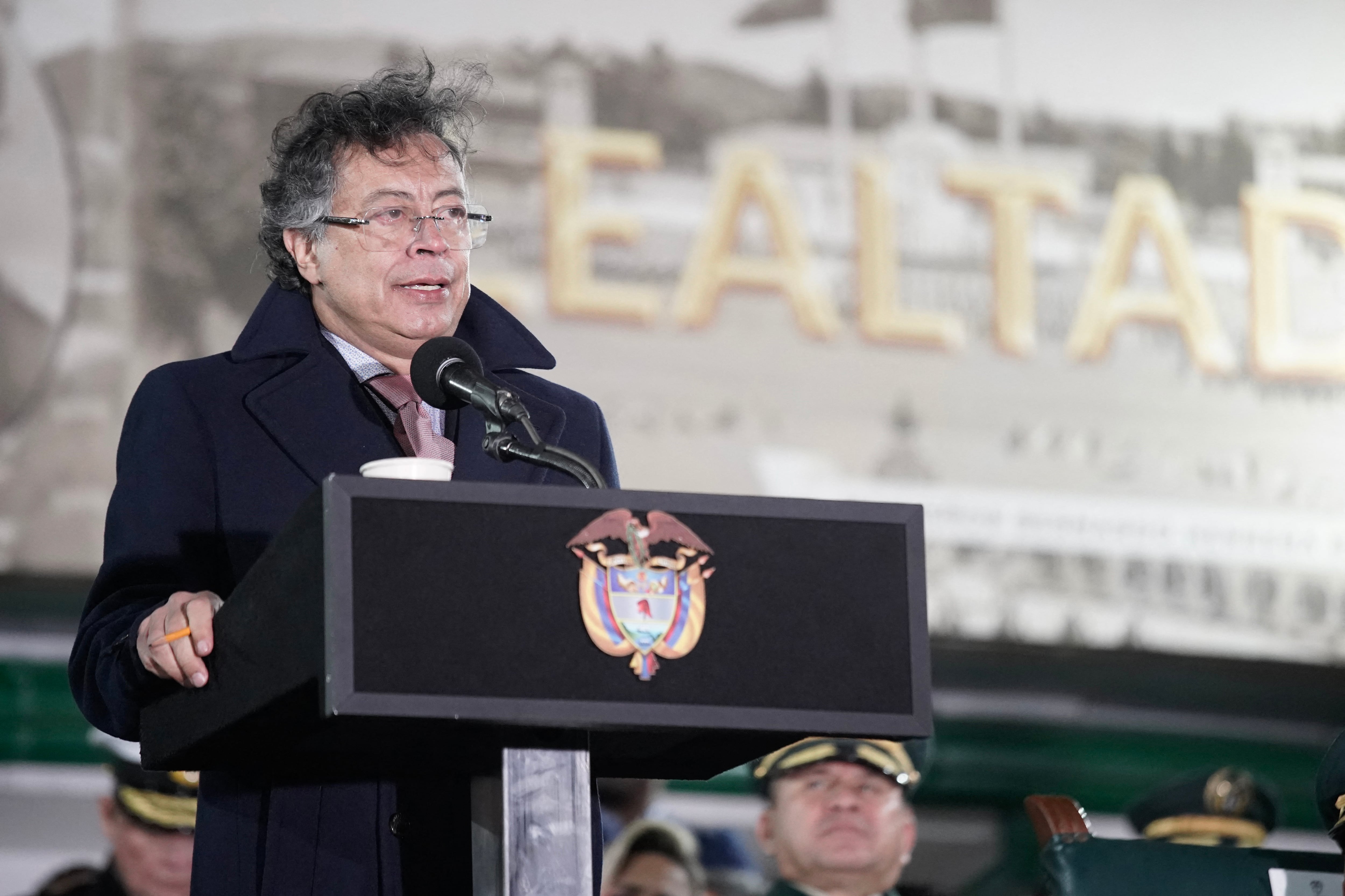 El presidente de Colombia, Gustavo Petro, durante un discurso en una ceremonia militar para presentar a los nuevos comandantes de las Fuerzas Armadas en Bogotá el pasado 29 de diciembre. Fotografía:
