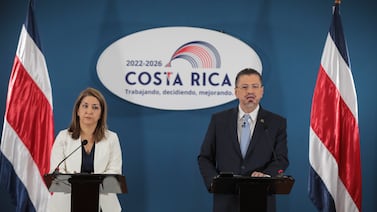 Ministra de Salud admite que Rodrigo Chaves detuvo la publicación del decreto médico que evitaría procedimientos estéticos indebidos