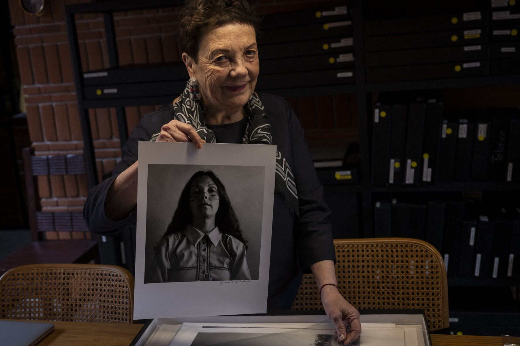 Graciela Iturbide en su estudio de México en 2021.