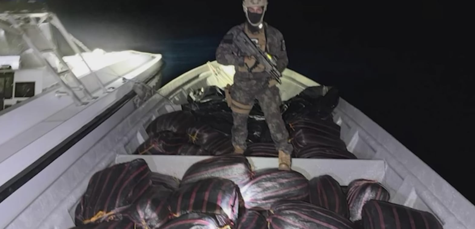 La embarcación viajaba con más de 6.000 paquetes de marihuana.