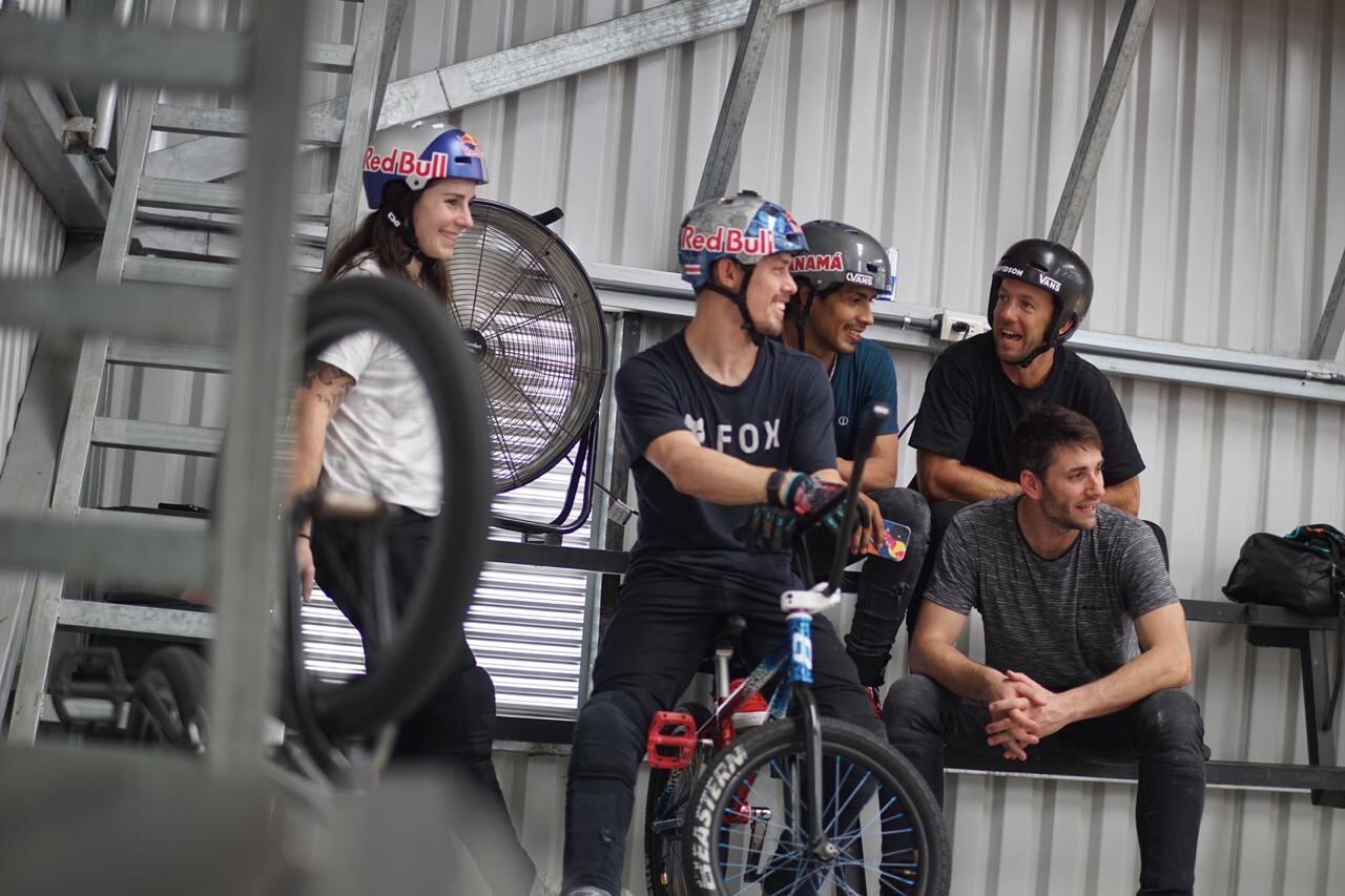 Kenneth Tencio está muy feliz de tener a los mejores bikers del mundo entrenándose en su parque de BMX Freestyle.