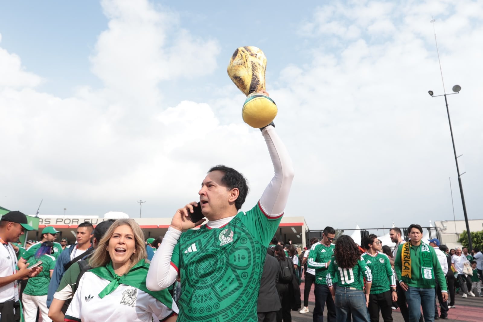 Ambiente México vs. Sudáfrica
Afueras del Estadio Azteca
11 de junio de 2026
Fotógrafo John Durán