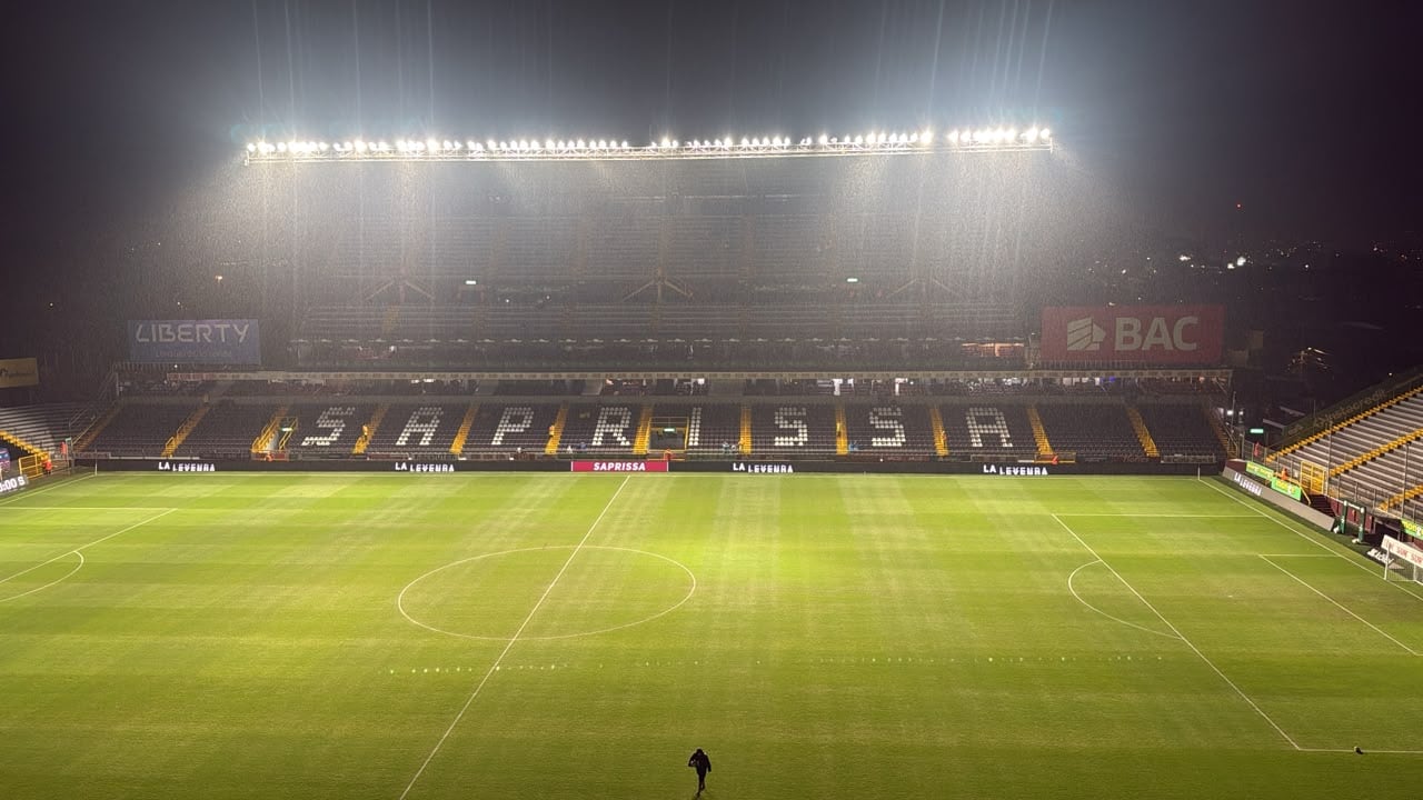 Este es el ambiente en el Ricardo Saprissa a las 6:39 p. m. para el juego entre Saprissa y Herediano.