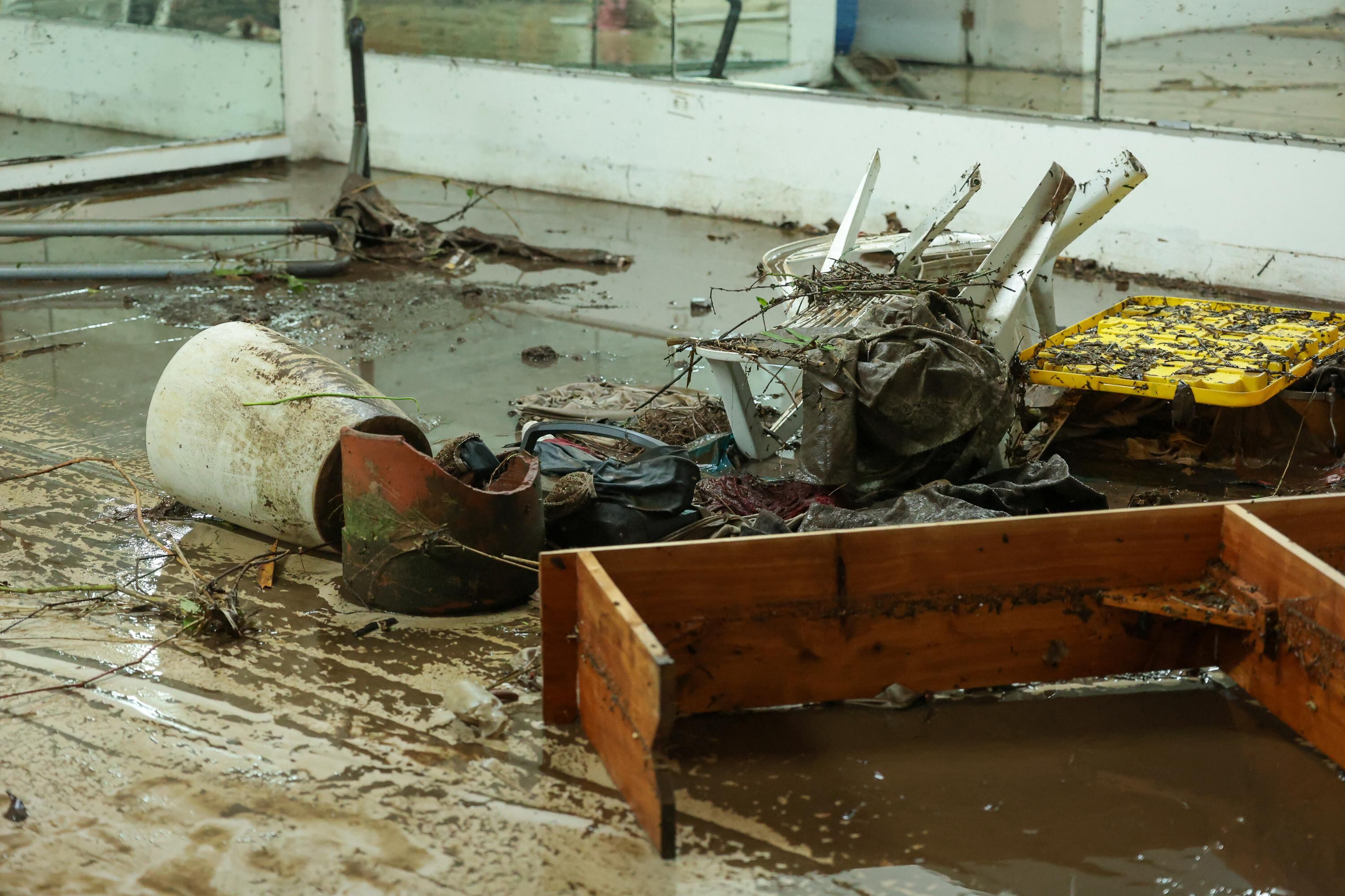 La escuela de baile Danzay sufrió graves daños producto de las inundaciones que afectaron viviendas y comercios en barrio Dent.