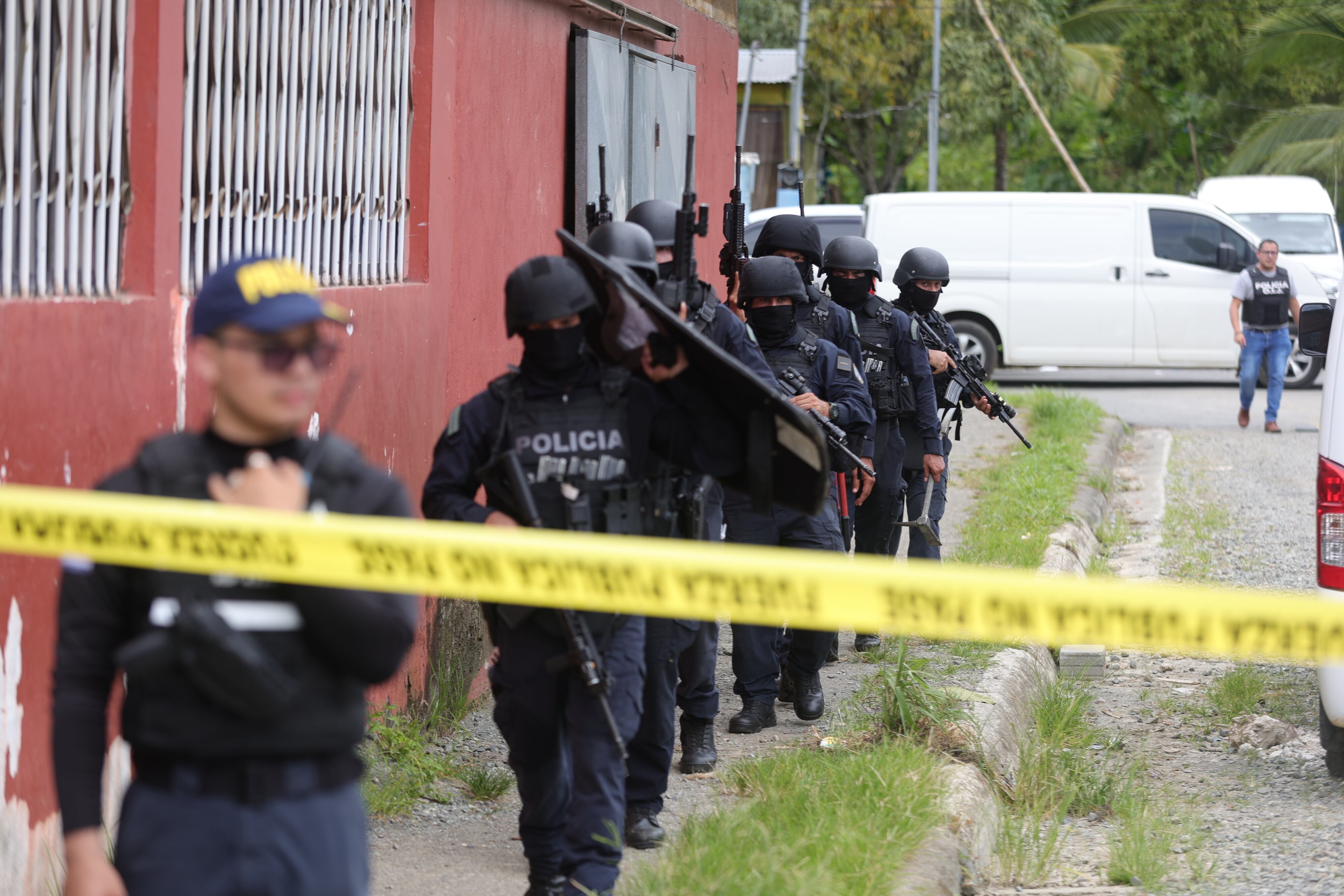 13/08/2025/ Allanamientos en barrio Atlántida para detener a socios de Tony Peña Russell, Caso se conoce como Tony’s boys Grupo se constituyó tras la captura de Tony el año pasado / foto John Durán
