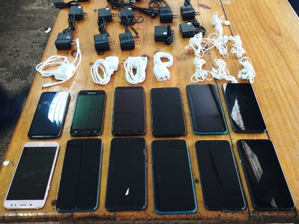 Decomisan 35 celulares a dos reos en La Reforma. Foto Justicia.
