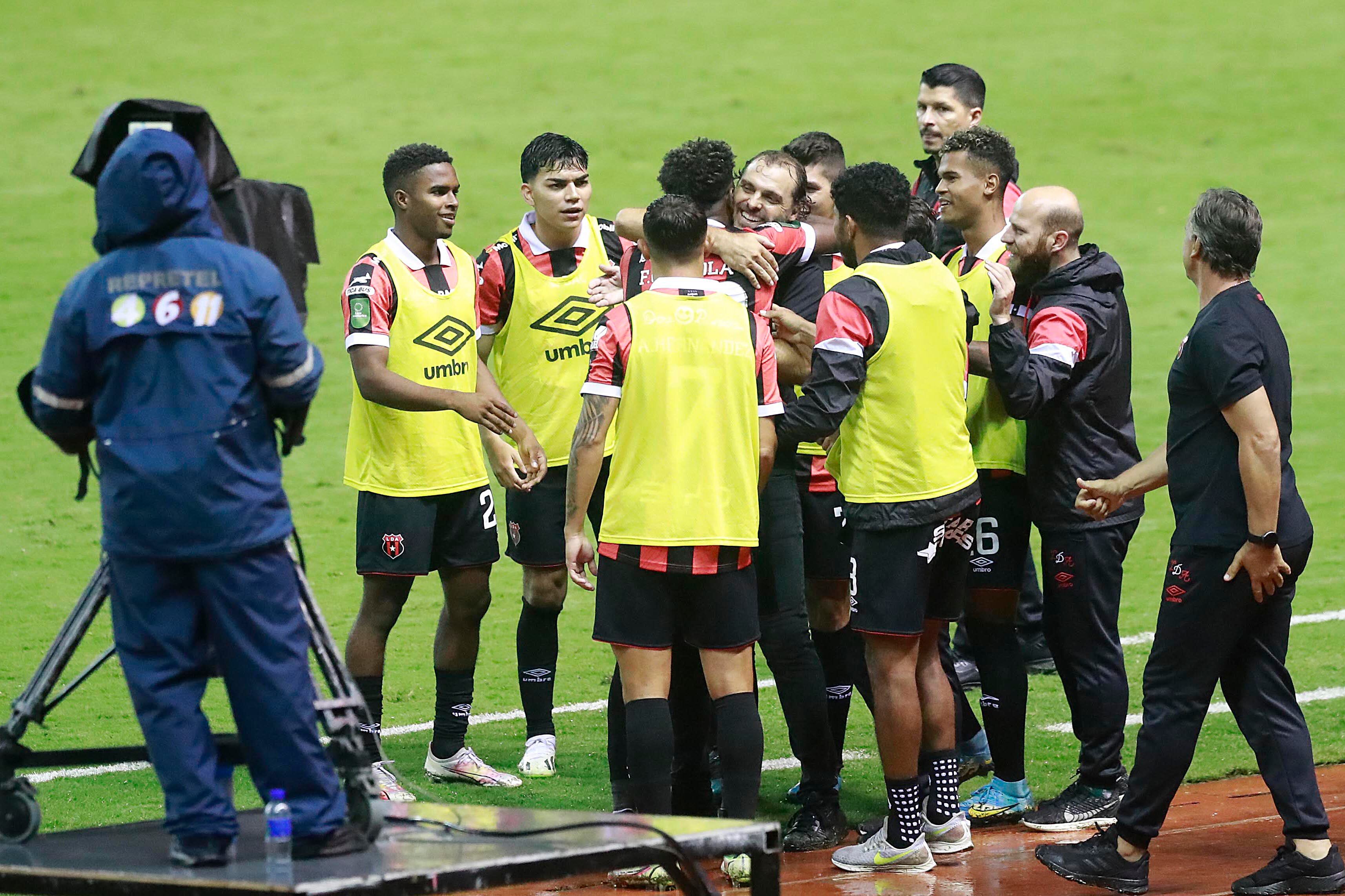18/11/2023 Estadio Nacional, La Sabana. La Liga Deportiva Alajuelense y el Deportivo Saprissa se enfrentaron este sábado en una nueva edición del Clásico Nacional. Se dio en la final del Torneo de Copa, a estadio casi lleno, con la presencia de las dos aficiones más grandes del país.
