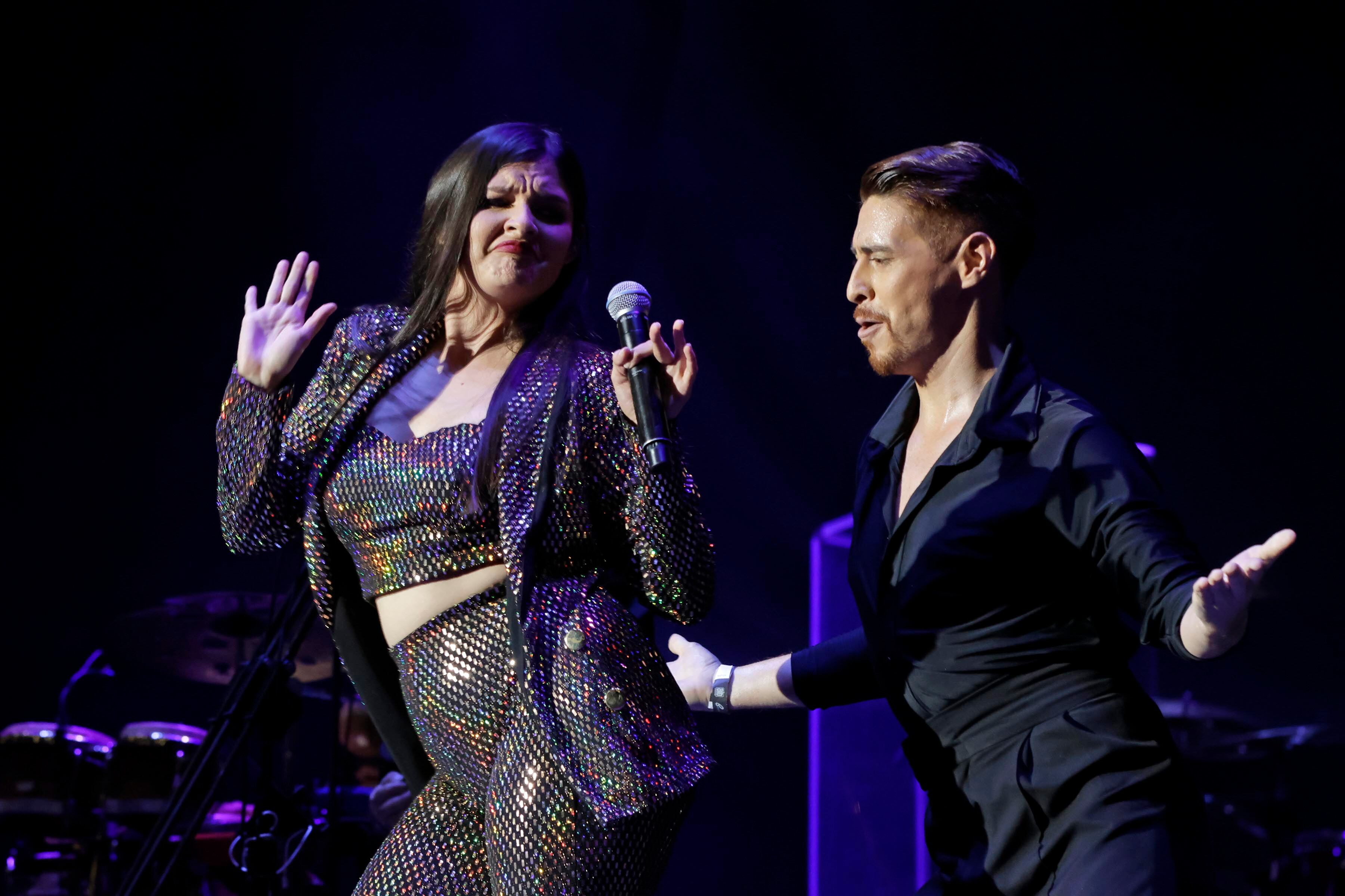 04/11/2023. Parque Viva. La Guácima de Alajuela. Hora: 07:40 p.m. El cantante venezolano Ricardo Montaner ofreció un concierto este sábado en el anfiteatro Coca Cola de Parque Viva, ubicado en La Guácima de Alajuela, como parte de su gira "Te echo de menos".En la foto, los teloneros de Nace Una Estrella. César Fuentes. Fotos: Mayela López