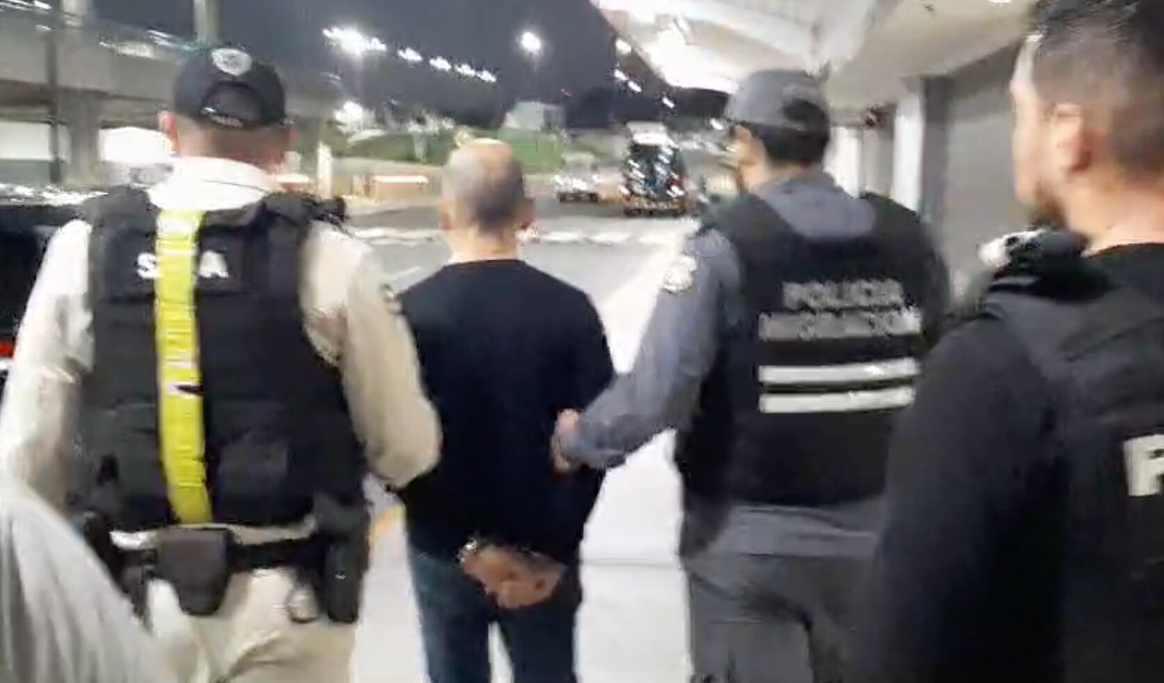 Caso madre patria - Detenido en aeropuerto