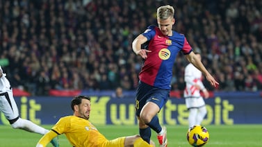 El Barcelona recupera el liderato y aviva la carrera por el título
