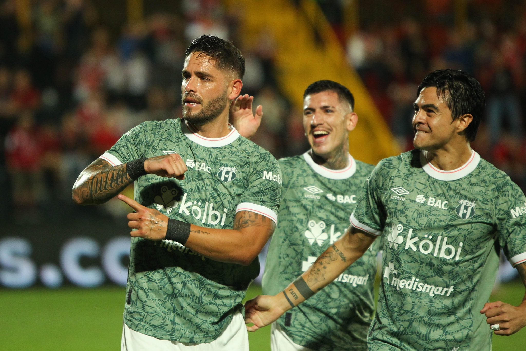 Jonathan Moya marcó el primer gol de Liga Deportiva Alajuelense con su uniforme verde.