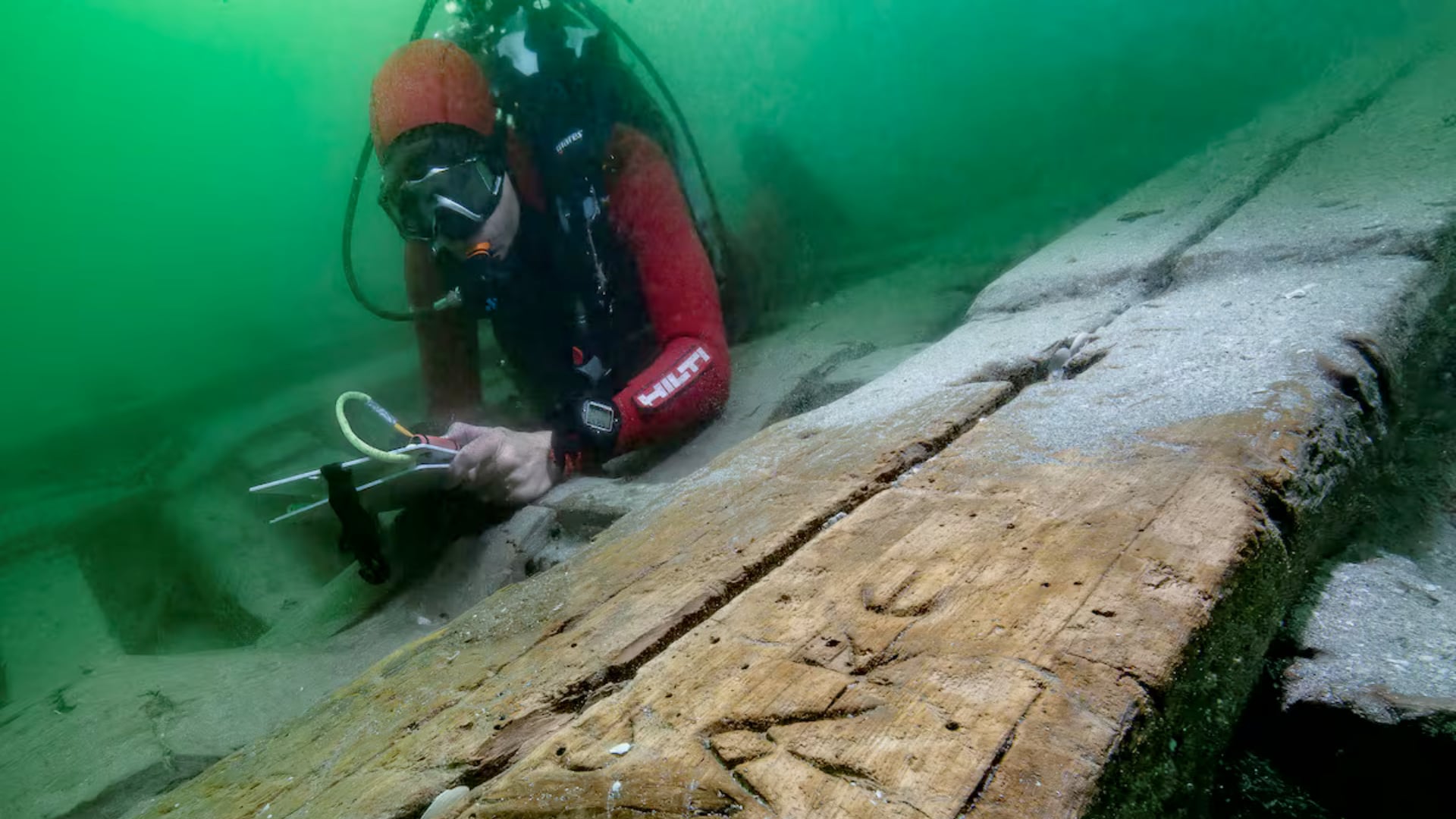 Arqueólogos hallaron en Egipto un barco real de 2.000 años cerca del templo de Isis. Pudo haber sido usado en ceremonias náuticas.