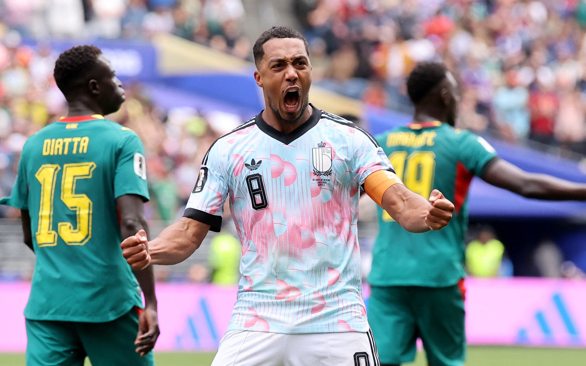 Tielemans festeja el pase a octavos de final