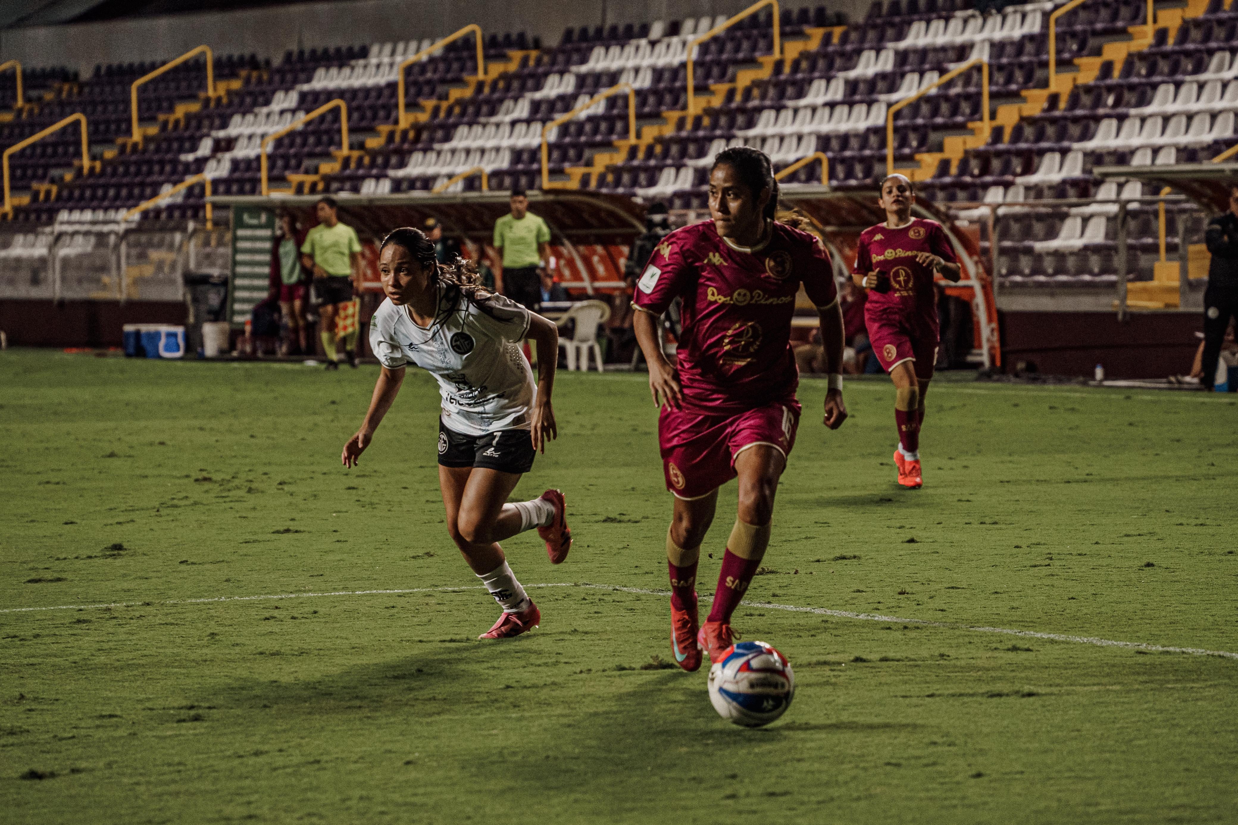 Saprissa FF y Sporting pelearán el lunes por el boleto a la final del Torneo de Clausura 2026 del fútbol femenino.