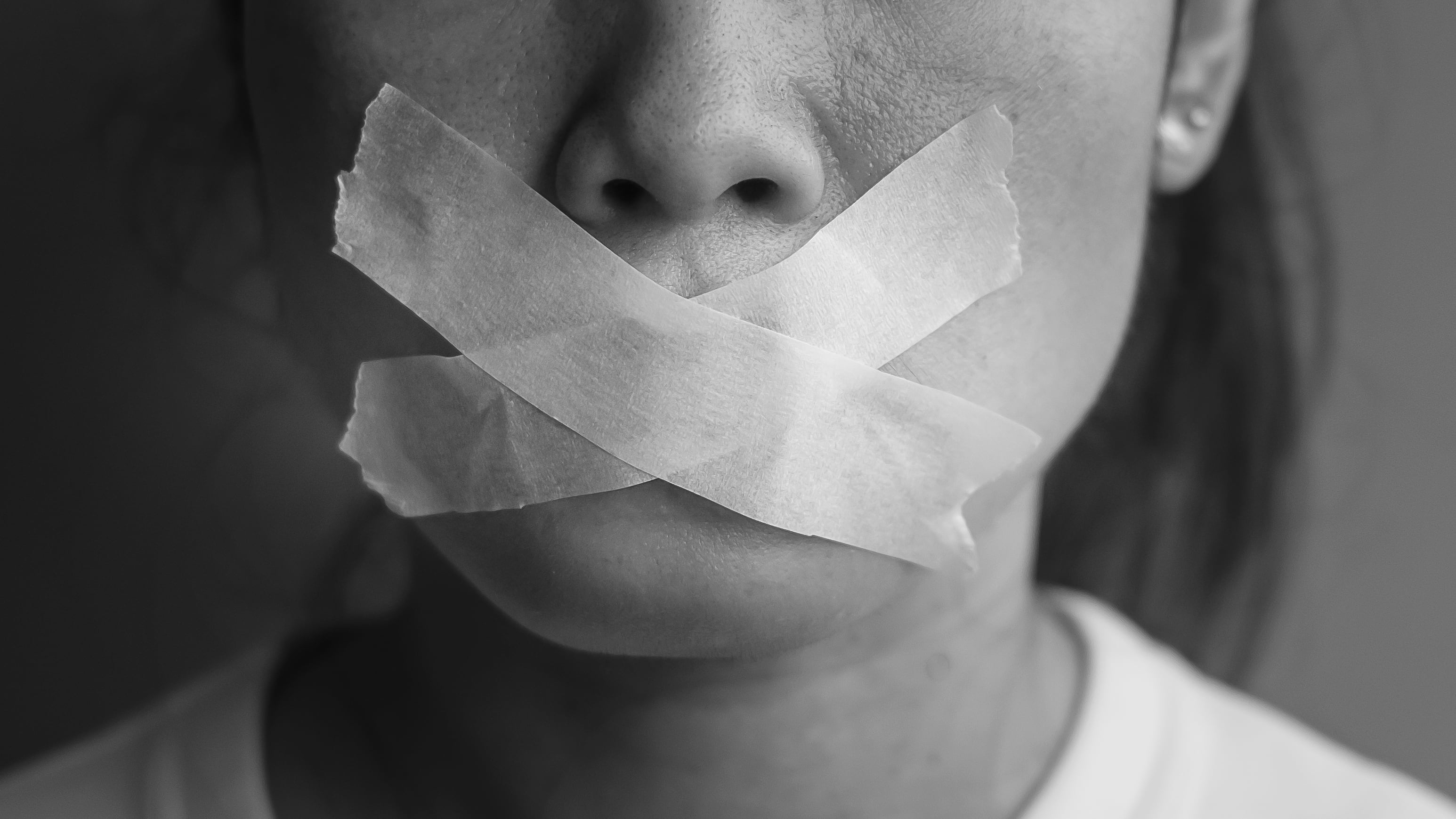 Libertad de expresión, autocensura