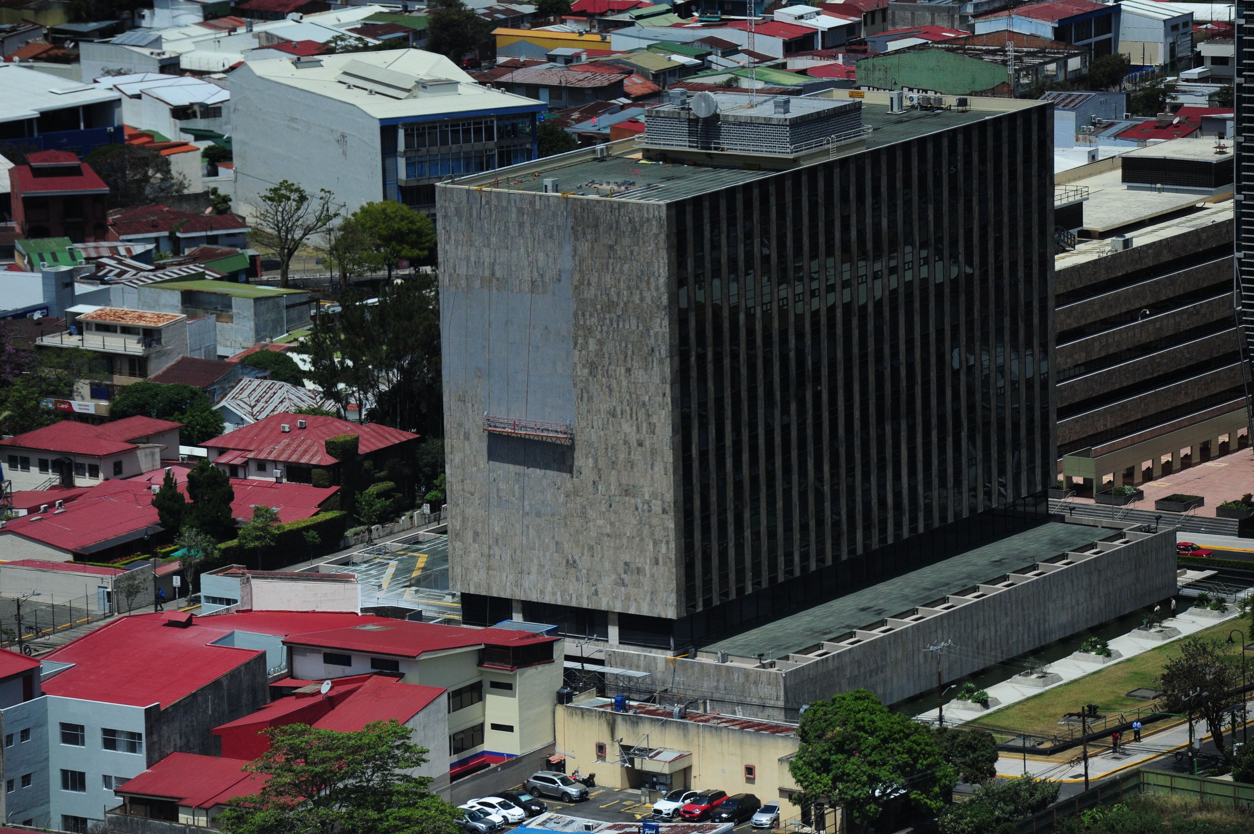Una clienta demandó a una agencia de autos y a una entidad financiera porque detectó problemas de humo y hollín en un vehículo nuevo que había comprado por casi $39.000 (¢20 millones). Sin embargo, tras el proceso judicial que terminó en la Corte Suprema de Justicia, ella fue quien terminó condenada a hacer un pago a las empresas demandadas.