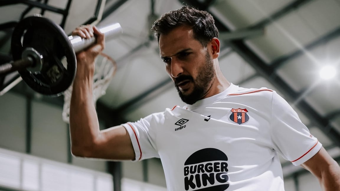 Celso Borges cumplirá este domingo su sanción por la expulsión contra Santa Ana.