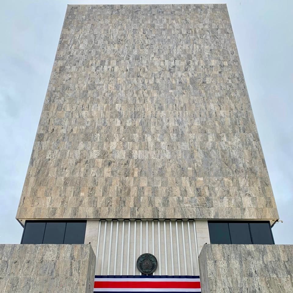 Edificio de la Corte Suprema de Justicia, vestido de una roca llamada travertino