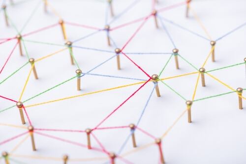 La población estudiantil matriculada en el sistema educativo (primario y secundario) por curso lectivo en la última década se mantuvo más o menos constante: 1.100.000 estudiantes, según el reporte "Datos de la educación costarricense", publicado en el boletín del MEP en mayo del 2018.