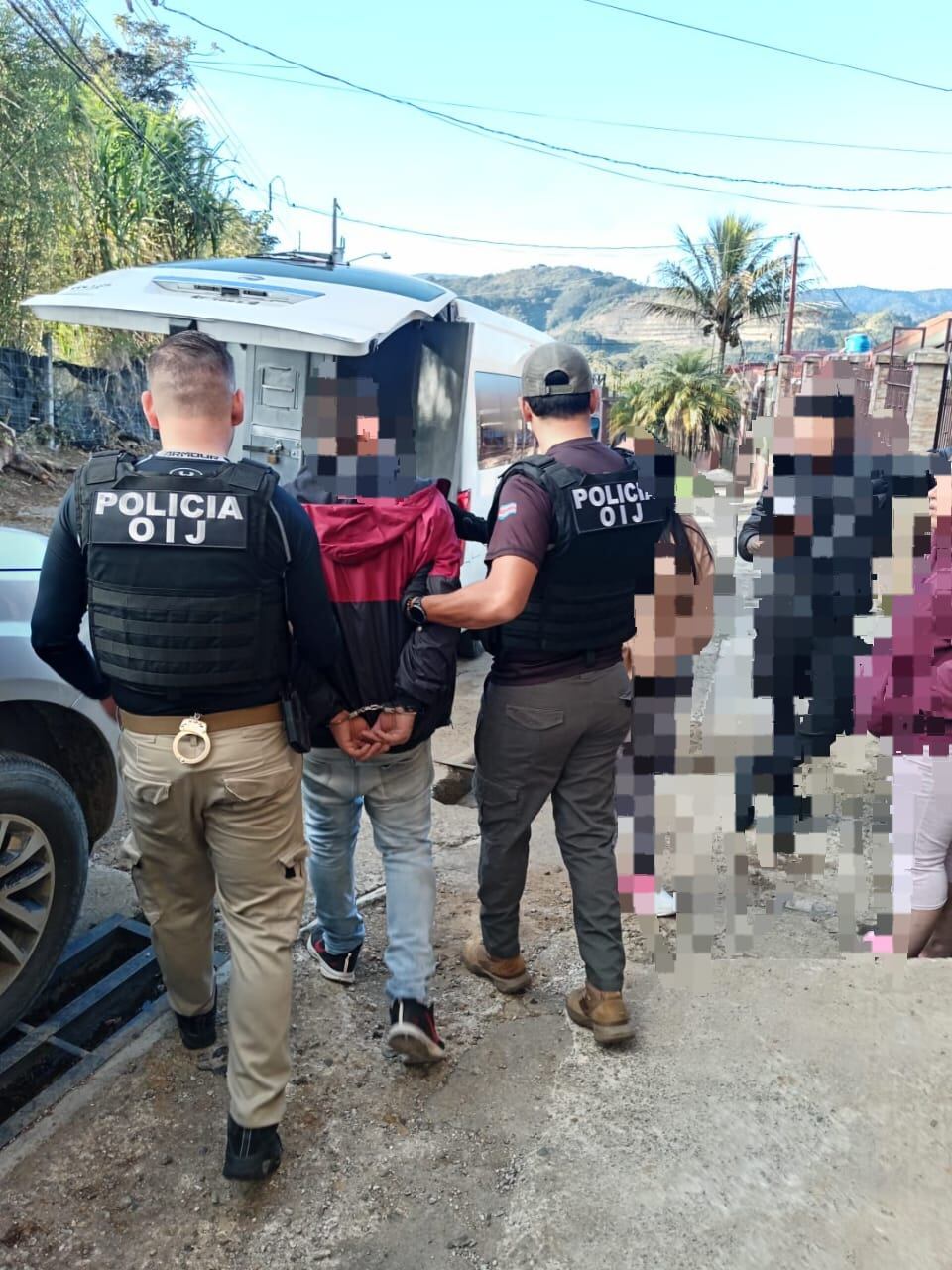 Agentes del OIJ detuvieron a 15 sospechosos de integrar un grupo dedicado al robo de vehículos, lavado de activos y homicidio.