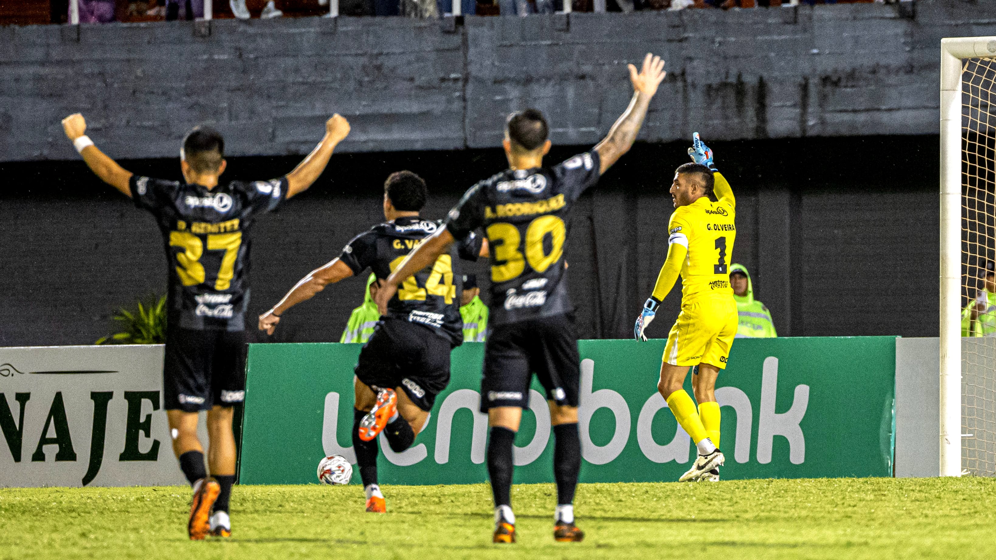 Olimpia de Paraguay en partido del torneo local
