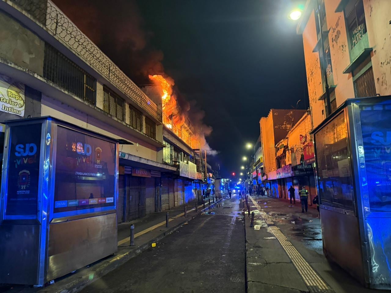 Cinco personas fallecieron en un incendio en el centro de San José.
