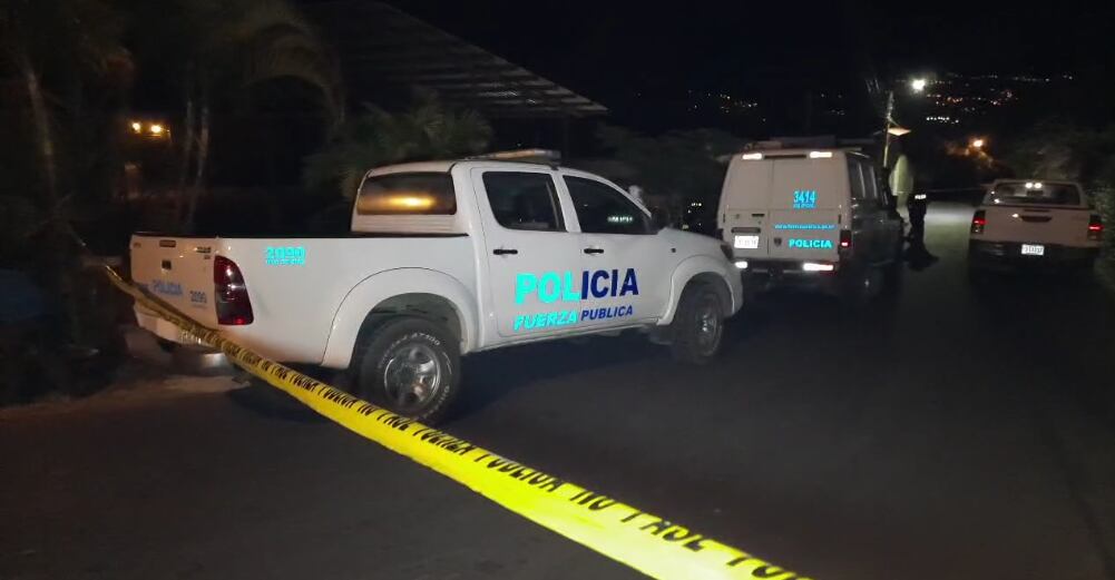La casetilla está entre la plaza de San Miguel de Naranjo y una calle sin aceras. La Policía Judicial está en busca de los homicidas. Foto: Cortesía: Acontecer Occidente