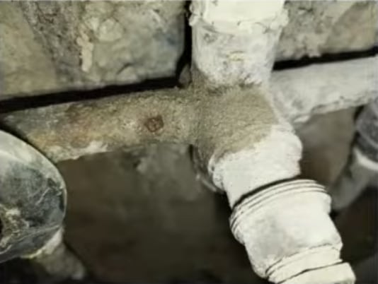 Una tubería con un parche.