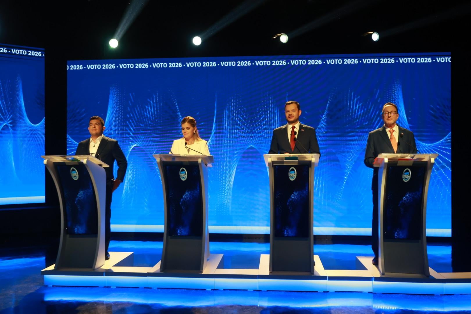Álvaro Ramos, Laura Fernández, Juan Carlos Hidalgo y Eli Feinzaig en el debate de Repretel-Noticias Columbia.