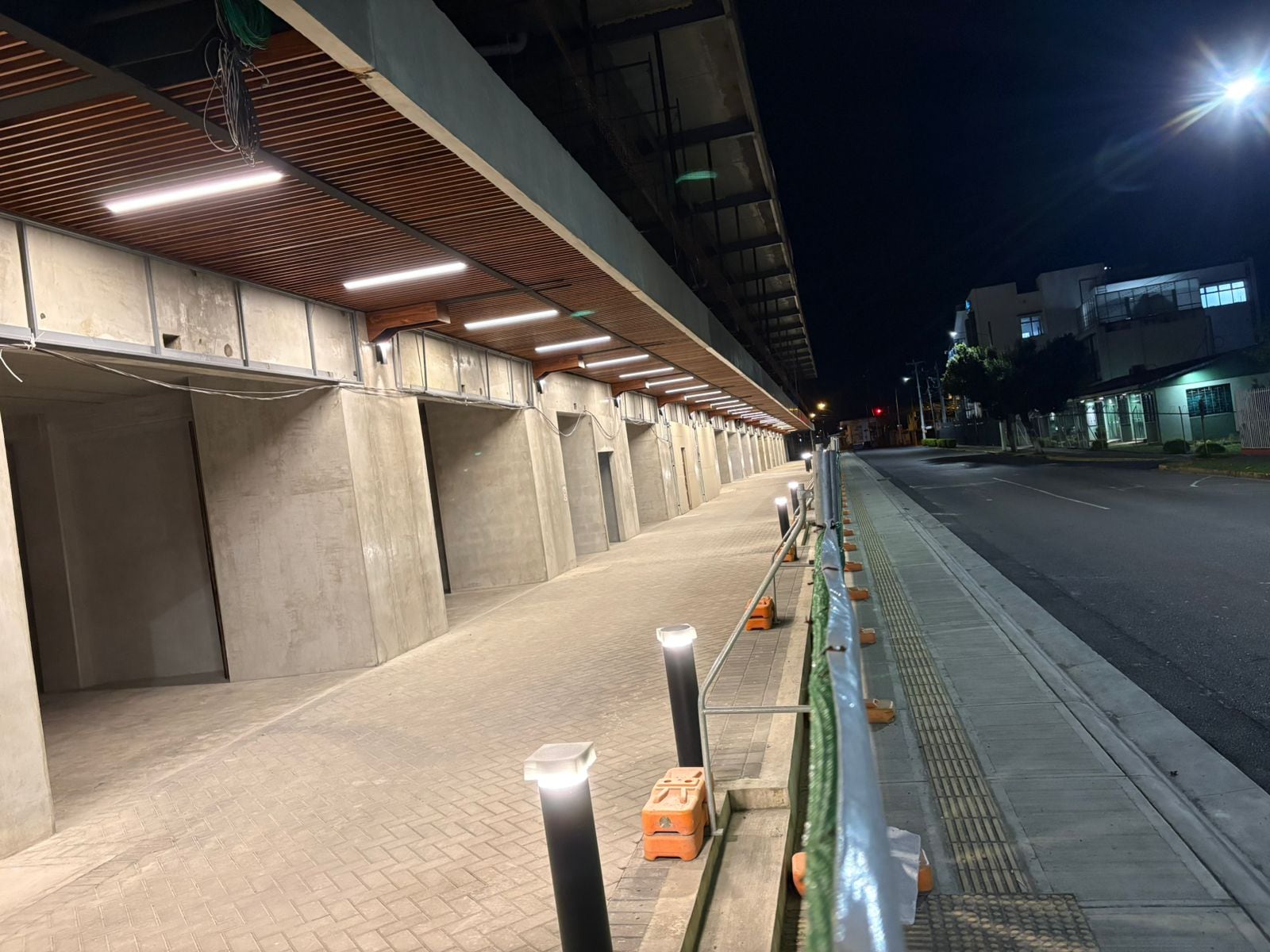 Estadio Eladio Rosabal Cordero
Acera del bulevar
11 de diciembre del 2025
Fotografía: Esteban Oviedo