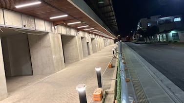 Herediano convirtió un carril vial en zona peatonal junto al nuevo estadio. Jafet Soto explica el objetivo