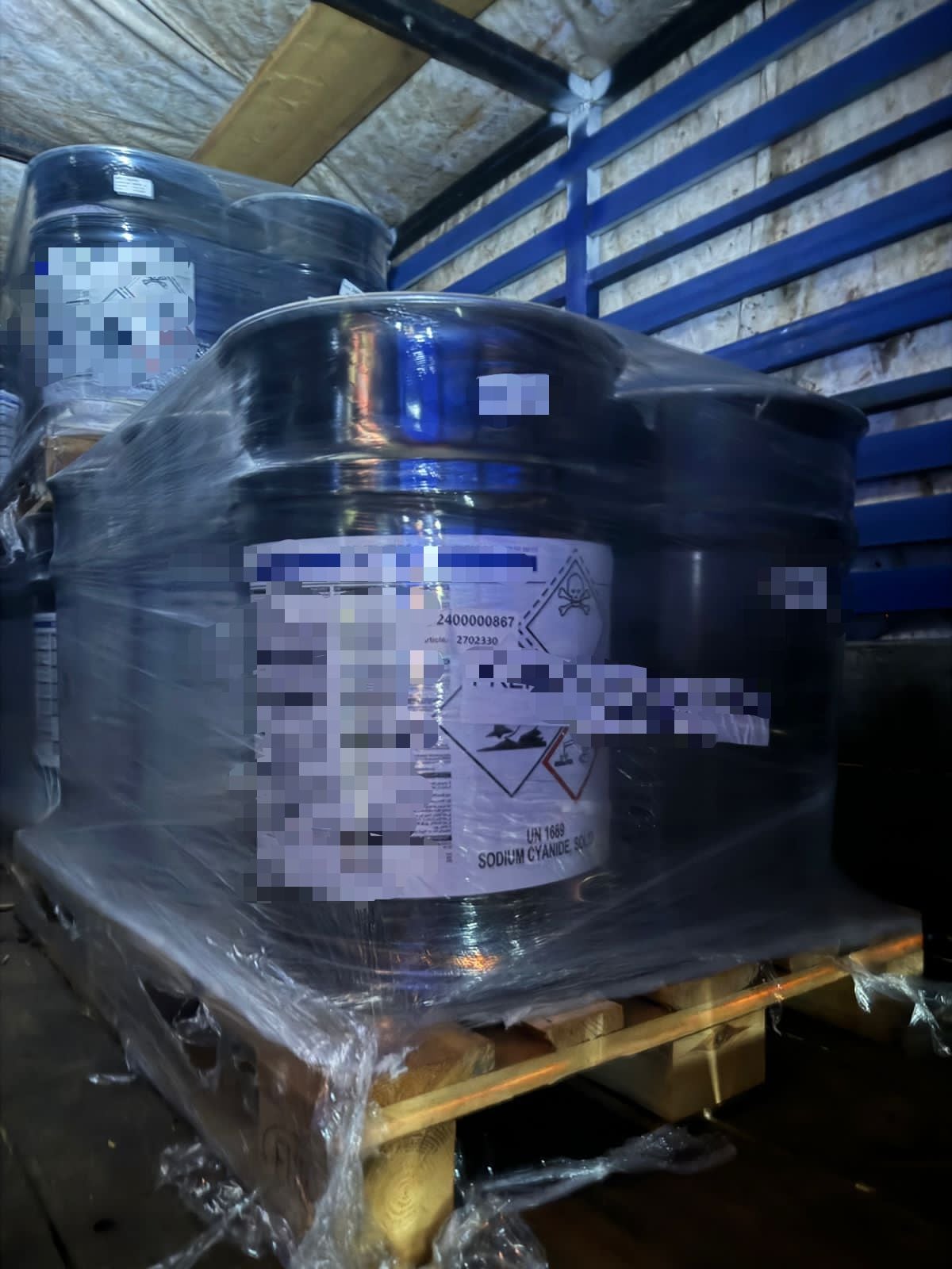 Este cargamento de casi tres mil kilos de cianuro, fue decomisado por la Fuerza Pública en Pavón de Los Chiles, Alajuela. El caso está en investigación en la Fiscalía.