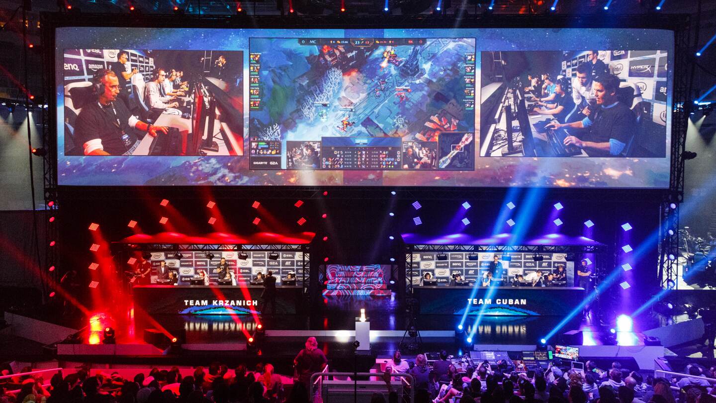 Los deportes electrónicos o e-sports han ganado una audiencia de millones en el último quinquenio.